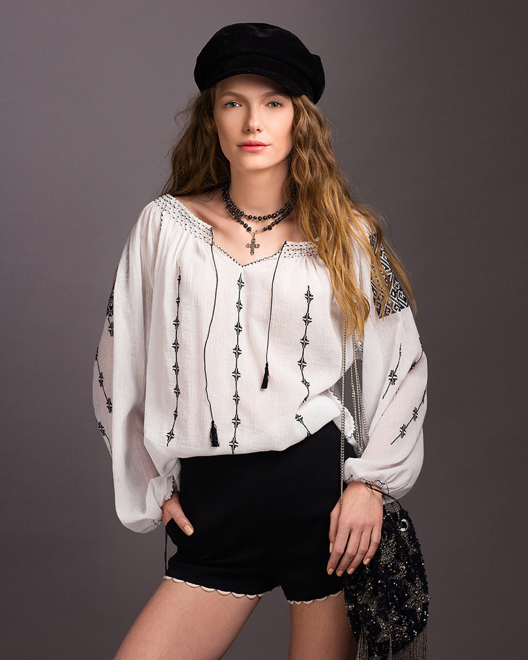 Ie Romaneasca model Transilvania, foto credits: Blouse Roumaine Shop, fotograf Andreea Macri