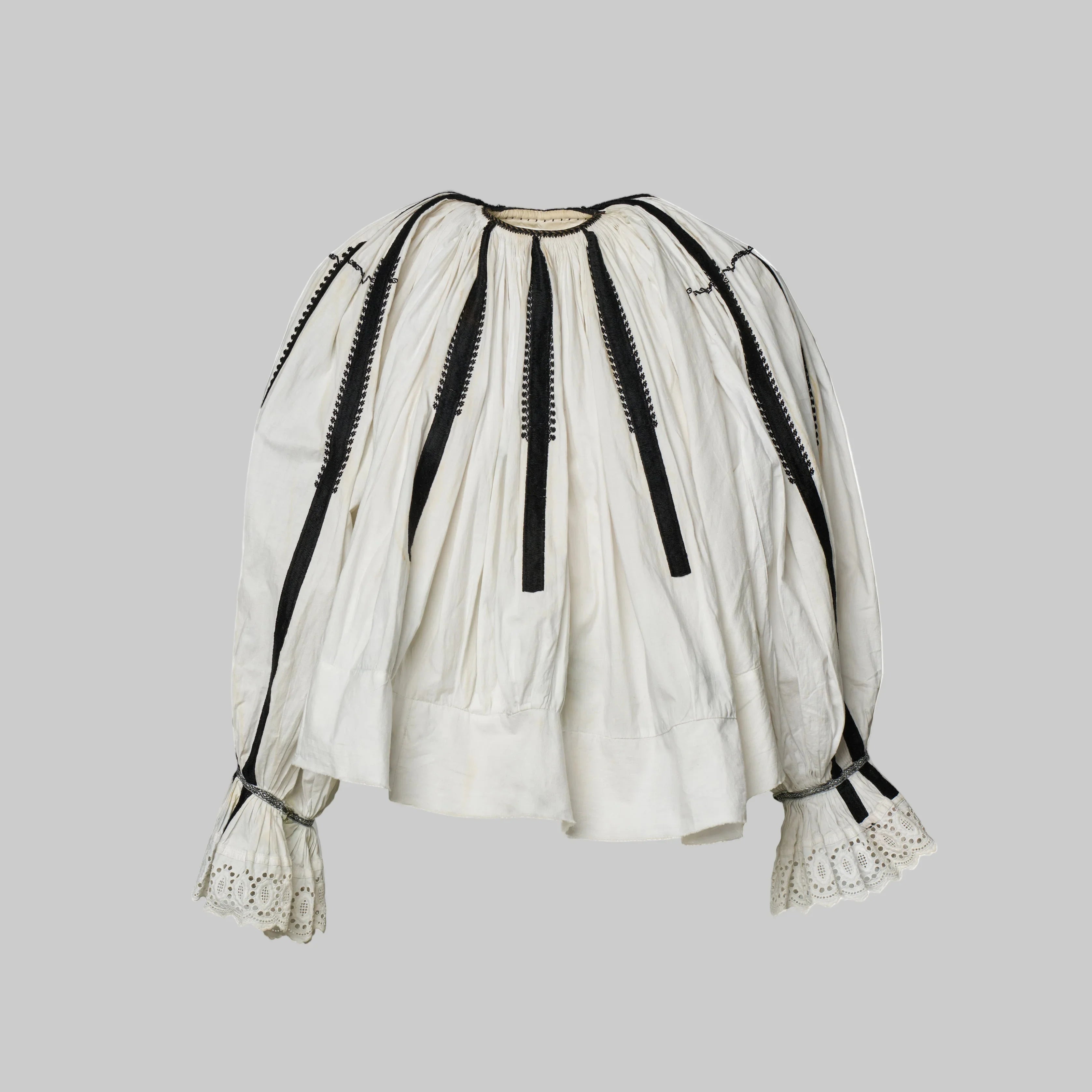 The Romanian Blouse Transylvania Sibiu - cca. 80 year old vintage find
