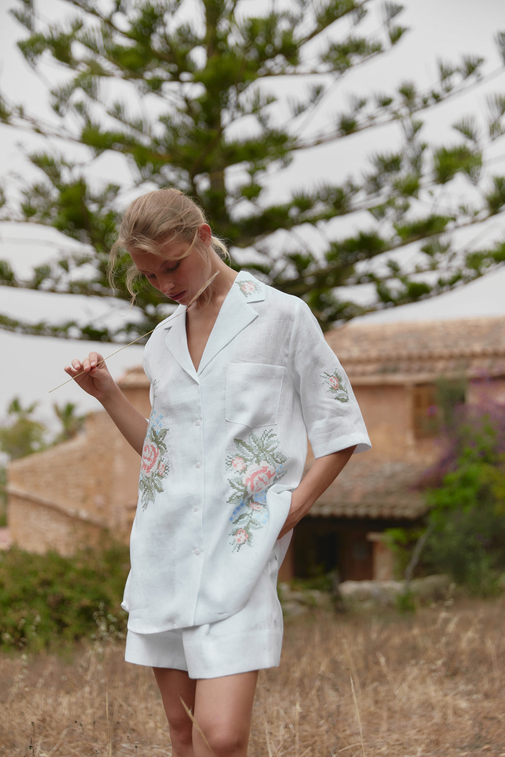 Women white linen costume set floral embroidery Eneida