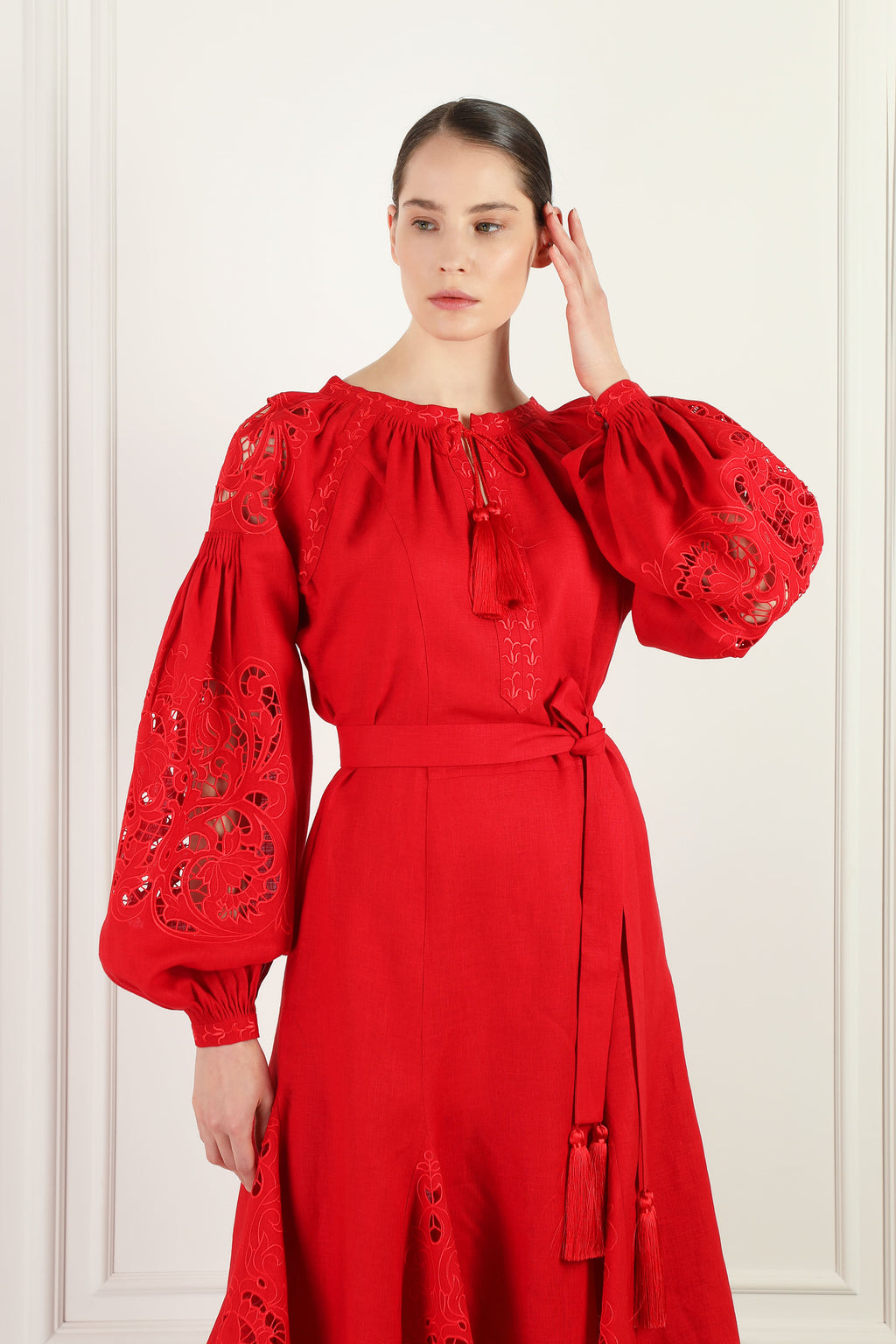 Foberini, Embroidered dress, red, floral motif, hand-embroidered – embroidery detail