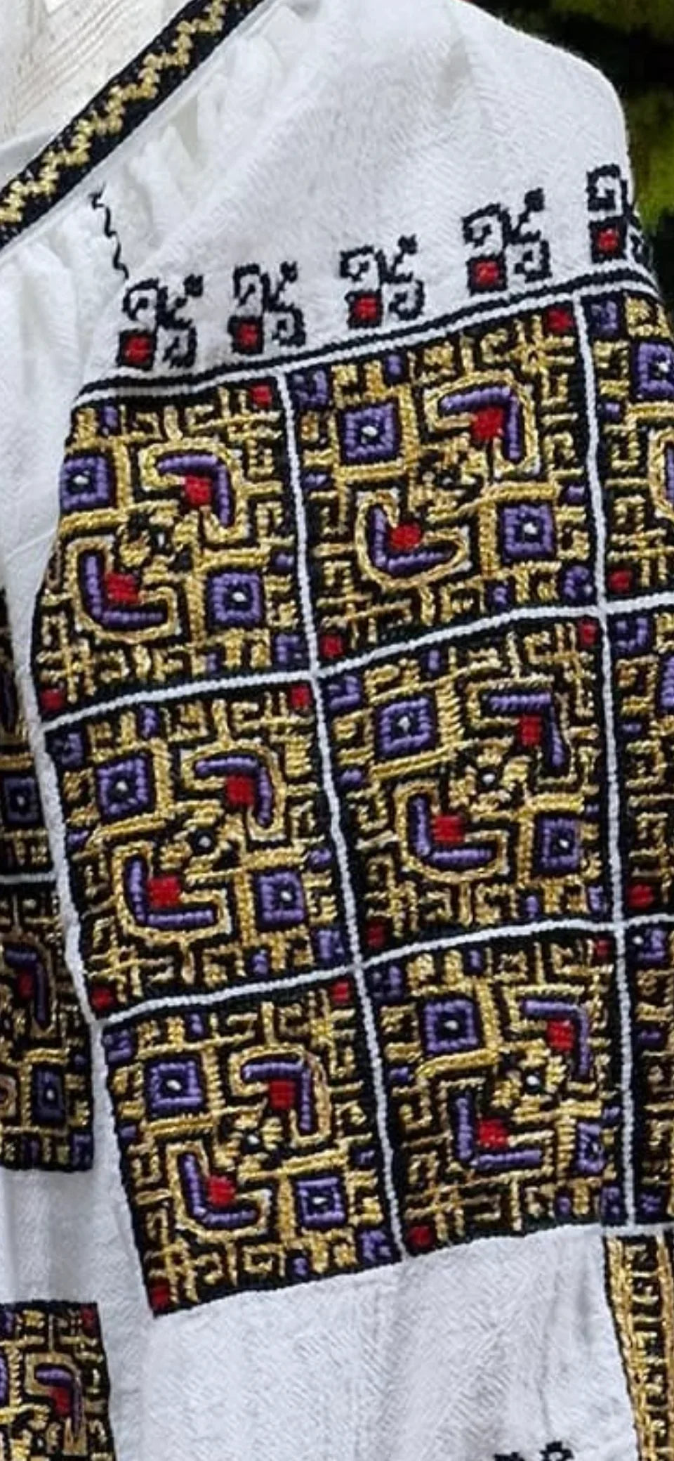 White Hand-Embroidered Romanian Blouse – Diamond Motif with Metallic Thread