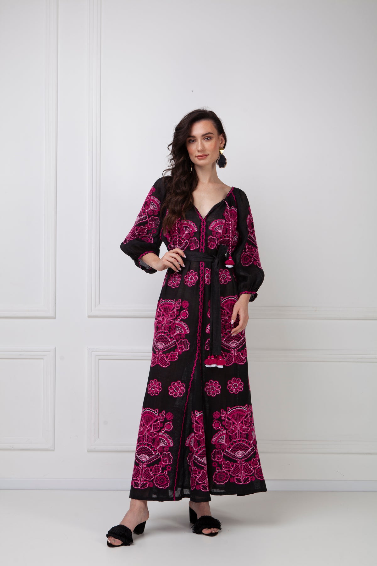 Foberini, Embroidered dress, pink and white, linen, floral motif, hand-embroidered – back view