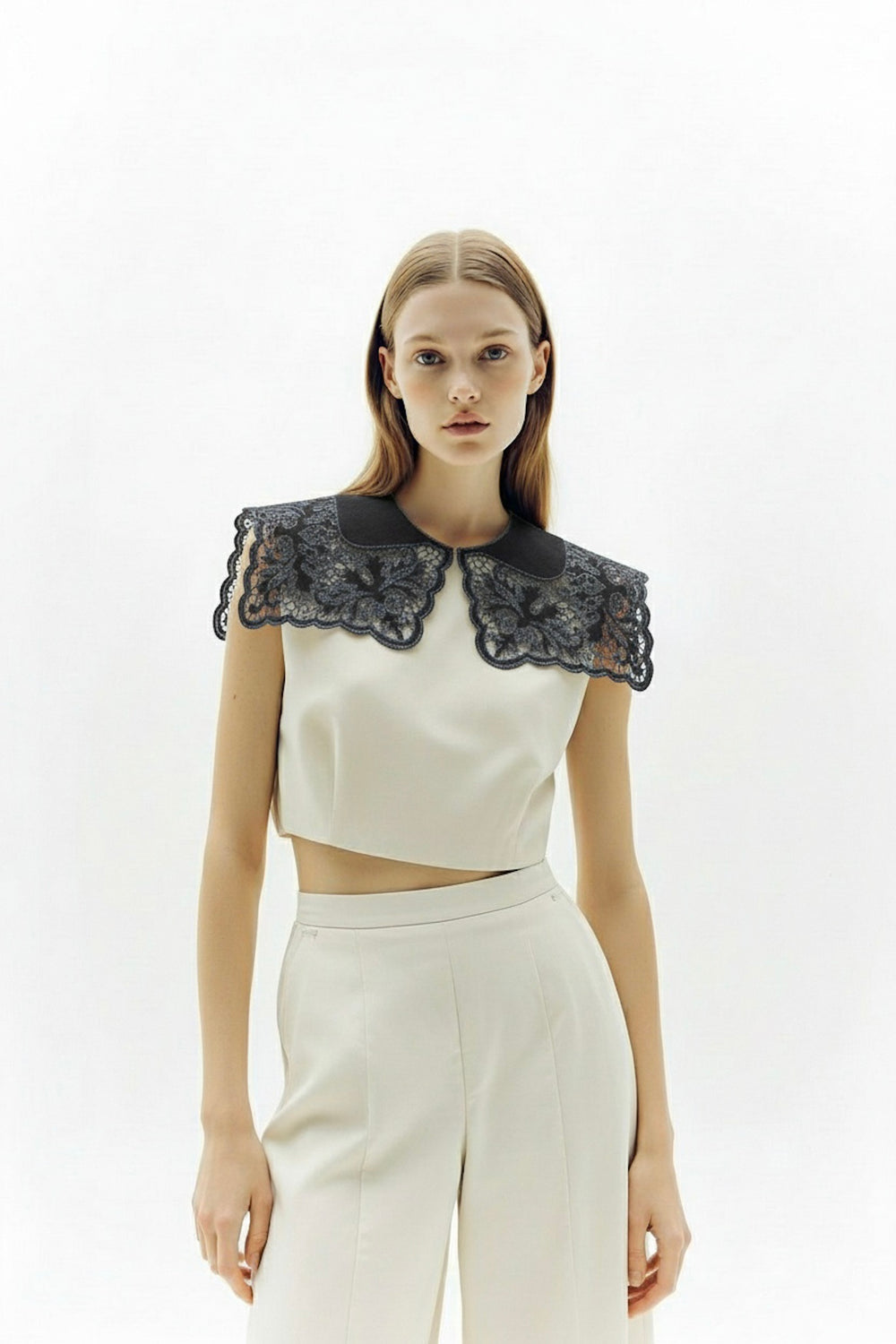 Hand-embroidered Richelieu cutwork detachable collar in black – fabric detail