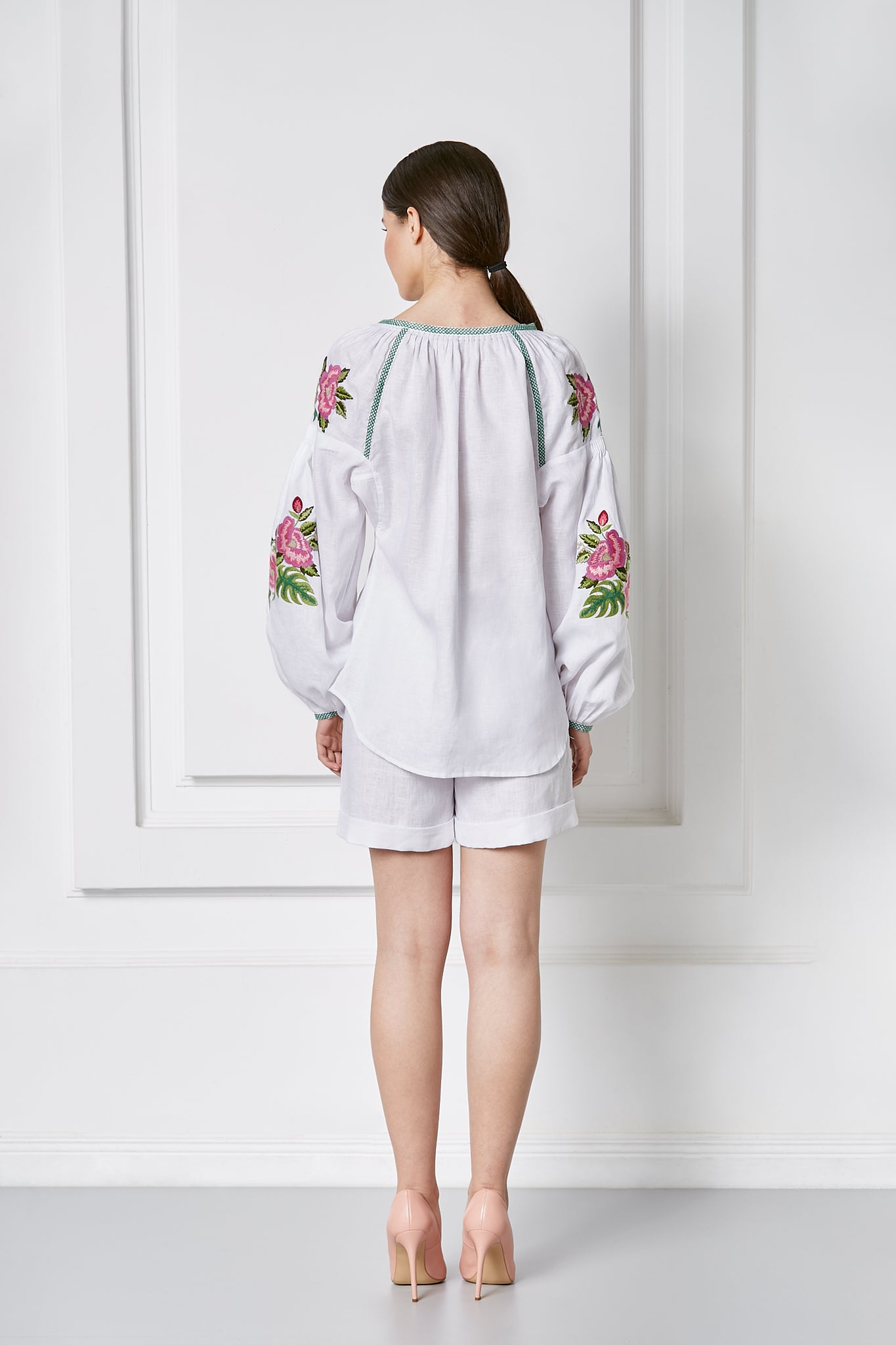 Floral Intricate Embroidery baloon sleeved blouse