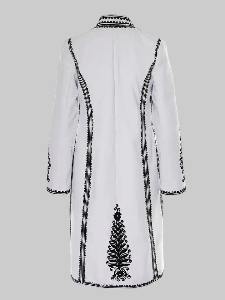Suman romanesc lucrat manual in Gorj de maestrul Gheorghe Ciuncanu  Lana de postav si pasmanenterie traditionala romaneasca. Handmade Romanian traditional wool coat (suman) crafted in Gorj, Romania, by master artisan Gheorghe Ciuncanu, made of fulled wool cloth with traditional Romanian passementerie details.Manteau traditionnel roumain fait main (suman), réalisé en Gorj, Roumanie, par le maître artisan Gheorghe Ciuncanu, en laine foulée avec des détails de passementerie traditionnelle roumaine.Handgefertig