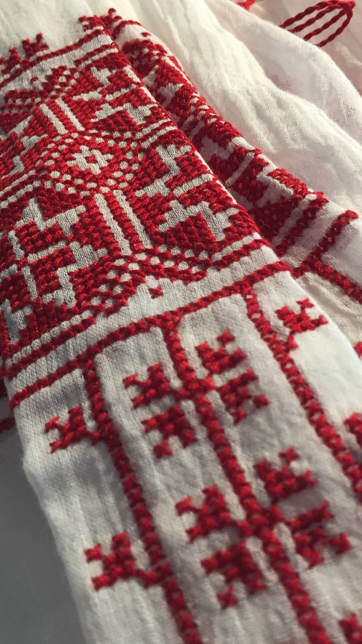 Off-Shoulder Hand-Embroidered Cross-stitched Blouse Roumaine in Red
