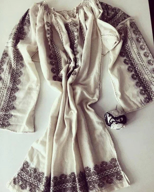 Rochie Traditionalã 'Creasta Cocoșului' Lucrată Manual